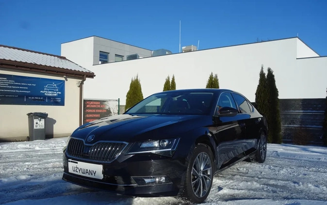 Skoda Superb cena 105000 przebieg: 69700, rok produkcji 2017 z Radzymin małe 232